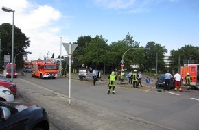 Feuerwehr Mülheim an der Ruhr: FW-MH: Verkehrsunfall: Auto auf Dach - 3 leicht verletzte Personen