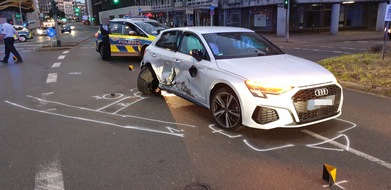 Polizei Duisburg: POL-DU: Altstadt: Unbeteiligte Autofahrerin nach Rennen verletzt - zweiter Autofahrer gesucht