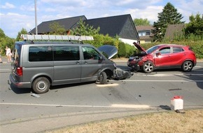 Polizei Rheinisch-Bergischer Kreis: POL-RBK: Kürten - 26.000 Euro Sachschaden und drei Verletzte nach Unfall