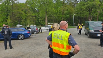 Polizeiinspektion Cuxhaven: POL-CUX: Gemeinsame Verkehrskontrolle mit Einsatzkräften der Polizeiinspektion Stade und dem Zoll - Zielrichtung Verkehrstüchtigkeit - Zahlreiche Verstöße festgestellt (Foto im Anhang)