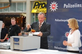 Polizeidirektion Göttingen: POL-GOE: (707/2009) Einsatzküchenwagen der Polizei Göttingen wird 50 - "Polizei kocht für Hospiz"