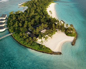 Liu Bolin und Maison Ruinart zu Gast im The Ritz-Carlton Maldives Fari Islands