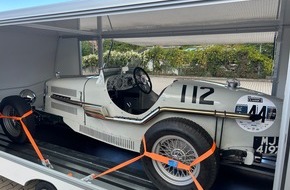 Hauptzollamt Schweinfurt: HZA-SW: Ein St&uuml;ck britische Automobilgeschichte am Zollamt Bamberg