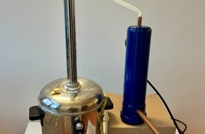 Zollfahndungsamt Hannover: ZOLL-H: ZOLL hebt im Landkreis Friesland illegale Schnapsbrennereien aus