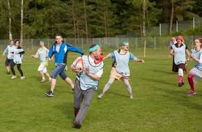 ROTE NASEN: ROTE NASEN Clowns gelingt Weltrekordversuch während Clownrugby-Turnier