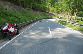 Polizeiinspektion Hameln-Pyrmont/Holzminden: POL-HOL: Wieder Landesstraße 549 - Neuhaus Rtg. Boffzen: 42jähriger Kradfahrer bei Verkehrsunfall getötet - In Linkskurve nach rechts gegen die Schutzplanke geschleudert -