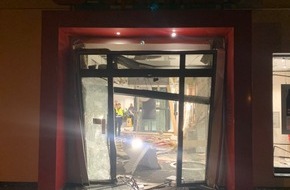 Polizeidirektion Göttingen: POL-GOE: Unbekannte sprengen Geldautomaten in Rodenberger Bankfiliale