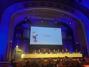 FW-Velbert: Feuerwehr Velbert blickt auf einsatzreiches Jahr zur&uuml;ck - Ehrungen und Zukunftsthemen im Fokus