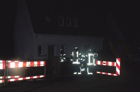 Feuerwehr der Stadt Arnsberg: FW-AR: Gasgeruch in Arnsberger Wohnhaus - Personen evakuiert
