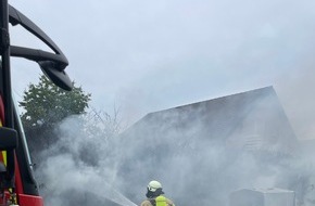 Feuerwehr Detmold: FW-DT: Heckenbrand - Drei Leichtverletzte