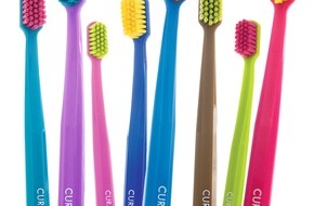 CURAPROX: Inchangée depuis 1978, la brosse à dents Curaprox est maintenant disponible en 36 couleurs (IMAGE)