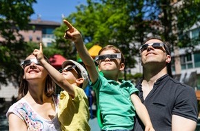 Kuratorium Gutes Sehen e.V.: Sonnenfinsternis am 12. August: Warum eine Sonnenbrille die Augen nicht sch&uuml;tzt