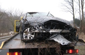 Polizeiinspektion Hildesheim: POL-HI: ALFELD(hek)Verkehrsunfall mit hohem Sachschaden