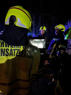 FW Wenden: Verkehrsunfall mit eingeklemmter Person: Einsatz der Drohneneinheit der Feuerwehr Wenden