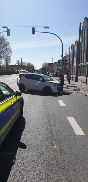 Polizeiinspektion Wilhelmshaven/Friesland: POL-WHV: +++ Schwerer Verkehrsunfall in Fedderwardergroden +++