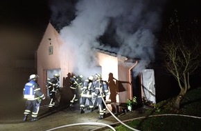 Feuerwehr Dortmund: FW-DO: Garagenbrand in Dortmund-Mengede