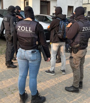 ZOLL-E: Staatsanwaltschaft Köln und Zollfahndung Essen decken illegales Großlabor für synthetische Drogen in Kerpen auf / 24 Personen festgenommen