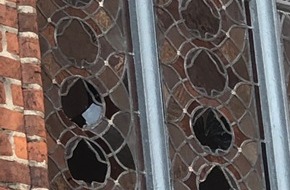 Polizeiinspektion Rotenburg: POL-ROW: ++ Einbruch bei Fensterbaubetrieb + Vandalismus an der Stadtkirche + Tabakwaren bei Einbruch in Discounter entwendet ++