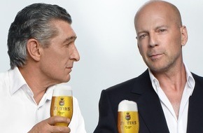 Brauerei C. & A. VELTINS GmbH & Co. KG: Neuer Veltins-Commercial geht on air: Rudi Assauer und Bruce Willis als Duo im neuen TV-Spot