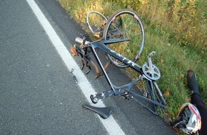 Polizeiinspektion Nienburg / Schaumburg: POL-STH: Rennradfahrer bei Verkehrsunfall schwer verletzt