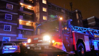 FW Celle: Küchenbrand in sechsgeschossigem Mehrfamilienhaus - mehrere Verletzte