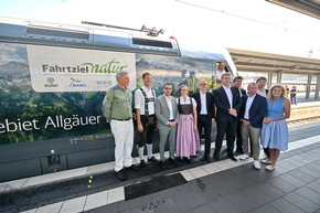 Eine Fernverkehrslok ist neuer Botschafter der Allgäuer Hochalpen - Ausrufezeichen für nachhaltige touristische Anreise – Bayerns Ministerpräsident lobt Engagement