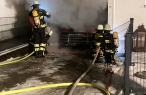 Feuerwehr München: FW-M: Fahrzeug brennt in Garage (Perlach)