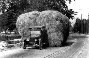 Ford-Werke GmbH: Heute vor 100 Jahren - Ford produzierte mit dem ersten Modell TT den Wegbereiter der modernen Nutzfahrzeuge