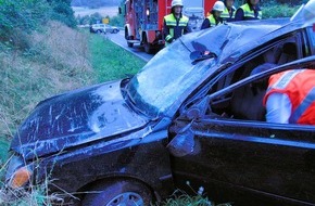 Polizeipräsidium Westpfalz: POL-PPWP: Schwedelbach (Kreis Kaiserslautern): Nach Überschlag im Graben gelandet