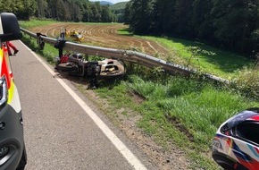 Polizeidirektion Kaiserslautern: POL-PDKL: Motorradfahrer bei Verkehrsunfall verletzt, Zeugen gesucht