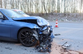 Kreispolizeibehörde Herford: POL-HF: Verkehrsunfall auf Ostwestfalenstraße - Autos ineinandergeschoben