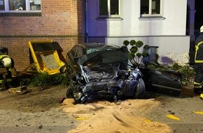 Polizeipräsidium Neubrandenburg: POL-NB: Verkehrsunfall mit einer schwerverletzten Person auf dem Friedrich-Engels-Ring in Neubrandenburg