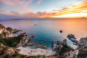 Mediterranean Hospitality: Herbst an der Küste der Götter – Kalabriens stille Schönheit