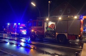 Feuerwehr Hattingen: FW-EN: Verkehrsunfall - Kaminbrand - Türöffnung Mehrere Paralleleinsätze am Samstagabend