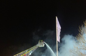 Kreisfeuerwehrverband Pinneberg: FW-PI: Pinneberg: Abschlussmeldung: Großfeuer in Sanitätshaus nach 7 Stunden gelöscht