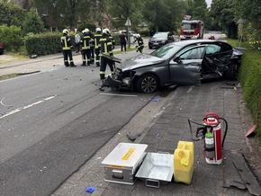 FW-AUR: Hilfeleistung nach Verkehrsunfall