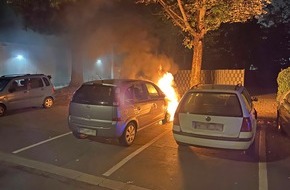 Polizei Mettmann: POL-ME: Erneute Fahrzeugbrände im Berliner Viertel: Polizei bittet dringend um sachdienliche Hinweise - Monheim am Rhein - 2208124