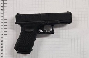 Bundespolizeidirektion Sankt Augustin: BPOL NRW: Bundespolizei findet Waffe und Einhandmesser bei 42-Jährigem auf