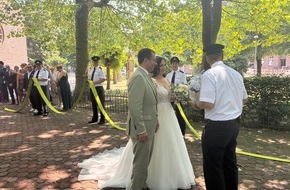 Freiwillige Feuerwehr T&ouml;nisvorst: FW T&ouml;nisvorst: Kirchliche Hochzeit bei strahlendem Sonnenschein