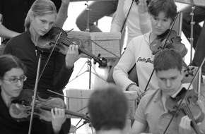 Schweizer Jugend-Sinfonie-Orchester: Schweizer Jugend-Sinfonie-Orchester auf Tournee mit Werken von Mahler und Schostakowitsch