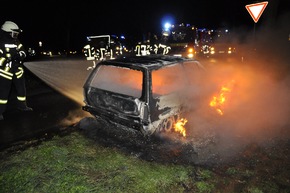 FW-KLE: Fahrzeugbrand an der Uedemer Straße