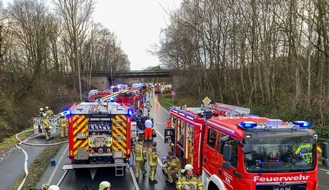 Freiwillige Feuerwehr Osterholz-Scharmbeck: FW Osterholz-Scharm.: Kellerbrand - Feuerwehr rettet 14 Personen