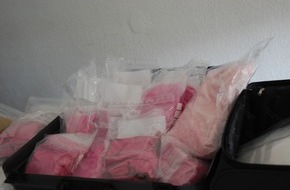 Polizeidirektion Hannover: POL-H: Glücksgriff - Polizei beschlagnahmt rund 23,5 Kilo Speed Meldung mit Fotos!
