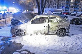 Polizei Mettmann: POL-ME: Technischer Defekt - Fahrzeug brannte aus! - Ratingen - 2102054