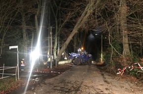 Feuerwehr Bergisch Gladbach: FW-GL: "Friederike" beschert auch der Feuerwehr Bergisch Gladbach viel Arbeit
170 Einsatzstellen alleine im Stadtgebiet von Bergisch Gladbach
Keine Verletzten zu beklagen - teils hohe Sachschäden