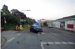 Polizei Mettmann: POL-ME: 62-Jähriger bei Zusammenstoß schwer verletzt - Velbert - 2306037