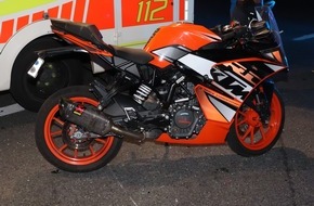 Kreispolizeibehörde Höxter: POL-HX: Zusammenstoß zwischen Pkw und Motorrad - Zwei Personen verletzt