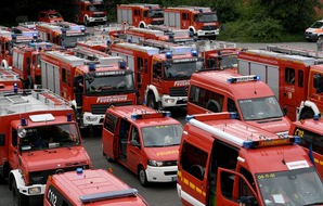 Kreisfeuerwehrverband Rendsburg-Eckernförde: FW-RD: Hilfe für Flutopfer - Ministerpräsident Günther dankt Helfern