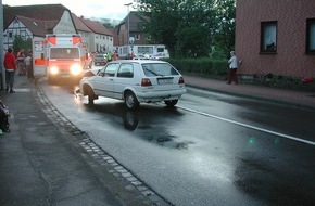 Polizeiinspektion Hameln-Pyrmont/Holzminden: POL-HOL: B 3 - Ammensen: Zusammenstoß fordert vier Leichtverletzte - 15.000, -- EUR Sachschaden -
