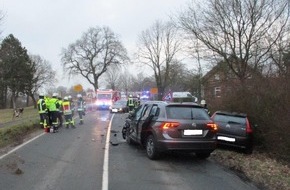 Polizeiinspektion Wilhelmshaven/Friesland: POL-WHV: Verkehrsunfall in Zetel - drei Personen verletzt - L 815 wurde über zwei Stunden gesperrt